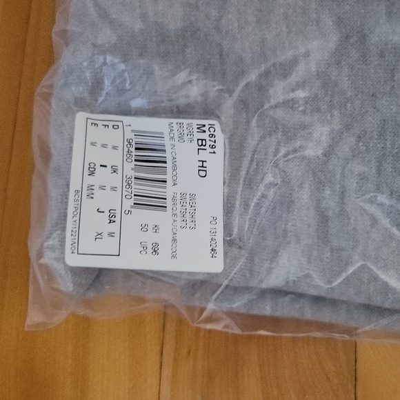 Adidas Sweatshirt. size M - Picture 3 of 3